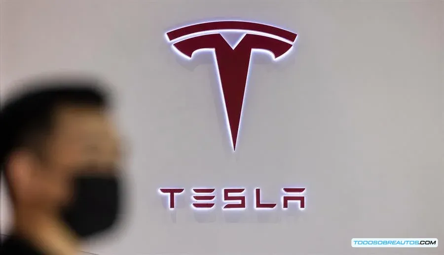 Tesla bajo la lupa de la SEC: Investigación por incumplimiento de acuerdo y posibles consecuencias para la industria automotriz