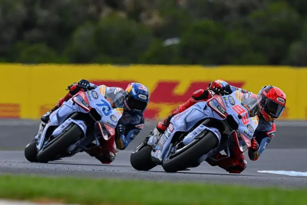 Márquez y Aldeguer triunfan en Australia: Victoria triple y Alonso iguala récord de Rossi en MotoGP