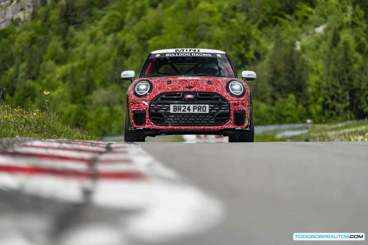 MINI John Cooper Works 2024: Debut en Nürburgring antes del estreno mundial - ¡Detalles y Especificaciones!