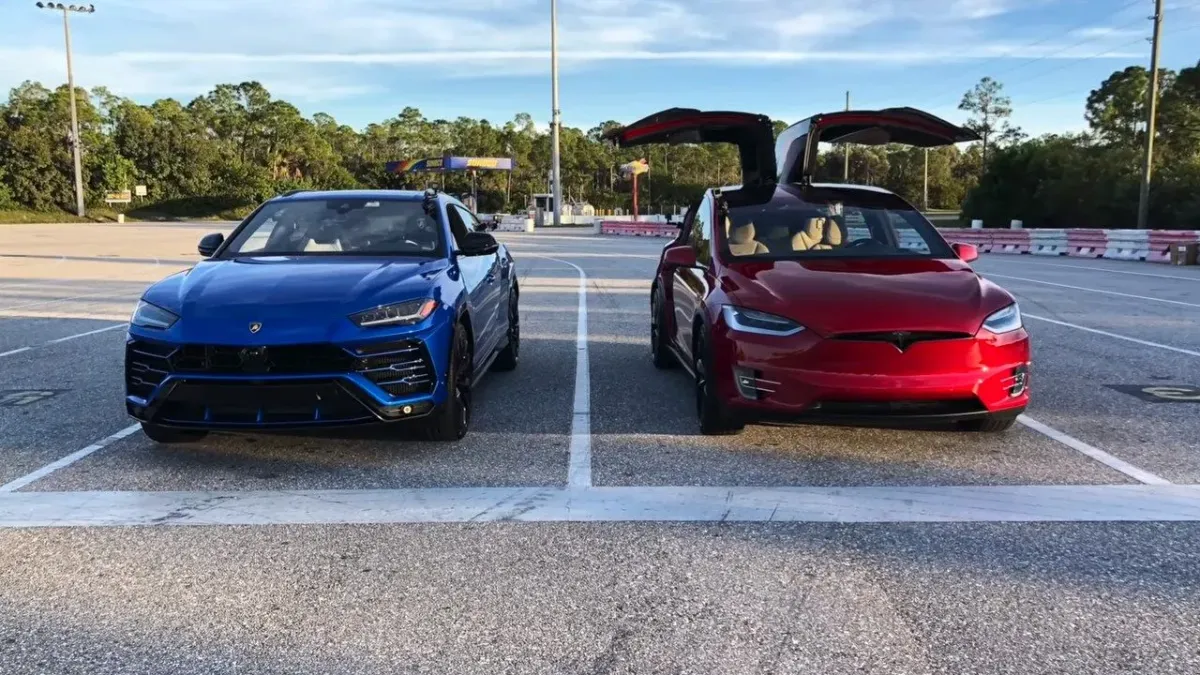 Lamborghini Urus Performante vs Tesla Model X Plaid: ¡La Batalla de los Súper SUVs! 🏆