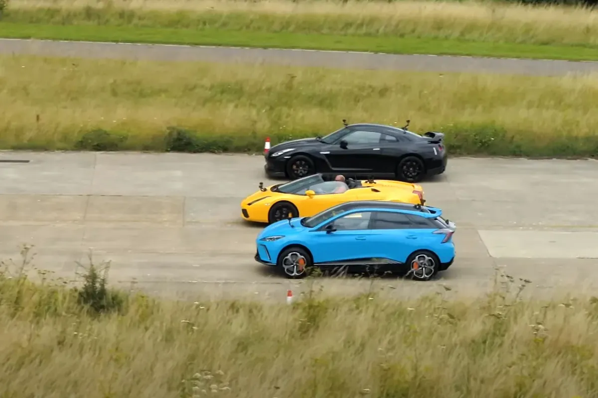 MG4 XPower vs Lamborghini Gallardo vs Nissan GTR: ¡La Batalla de la Aceleración! ⚡