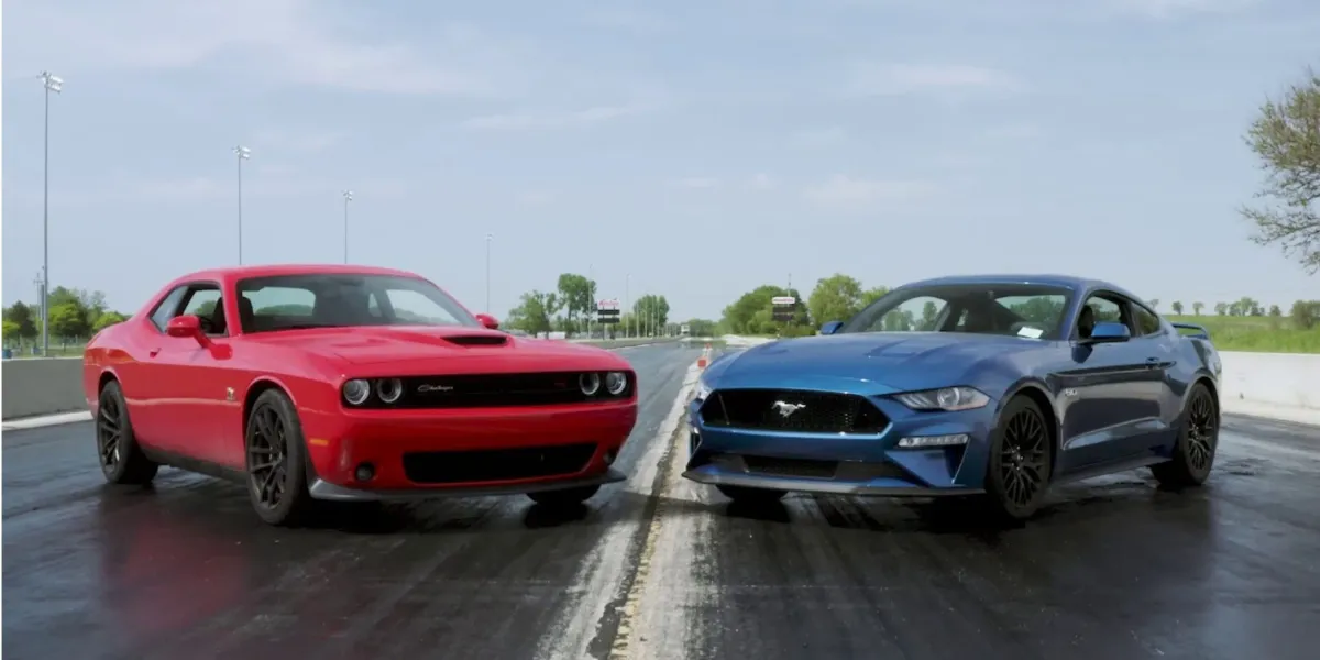 Dodge vs. Ford Mustang: ¡La Batalla de los Gigantes del Drag Racing!