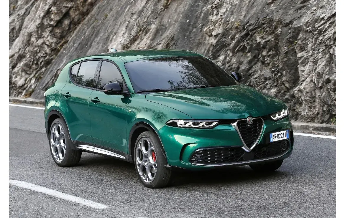 Alfa Romeo Tonale: Debut en Italia junto a Bottas y Zhou, y detalles del SUV compacto electrificado