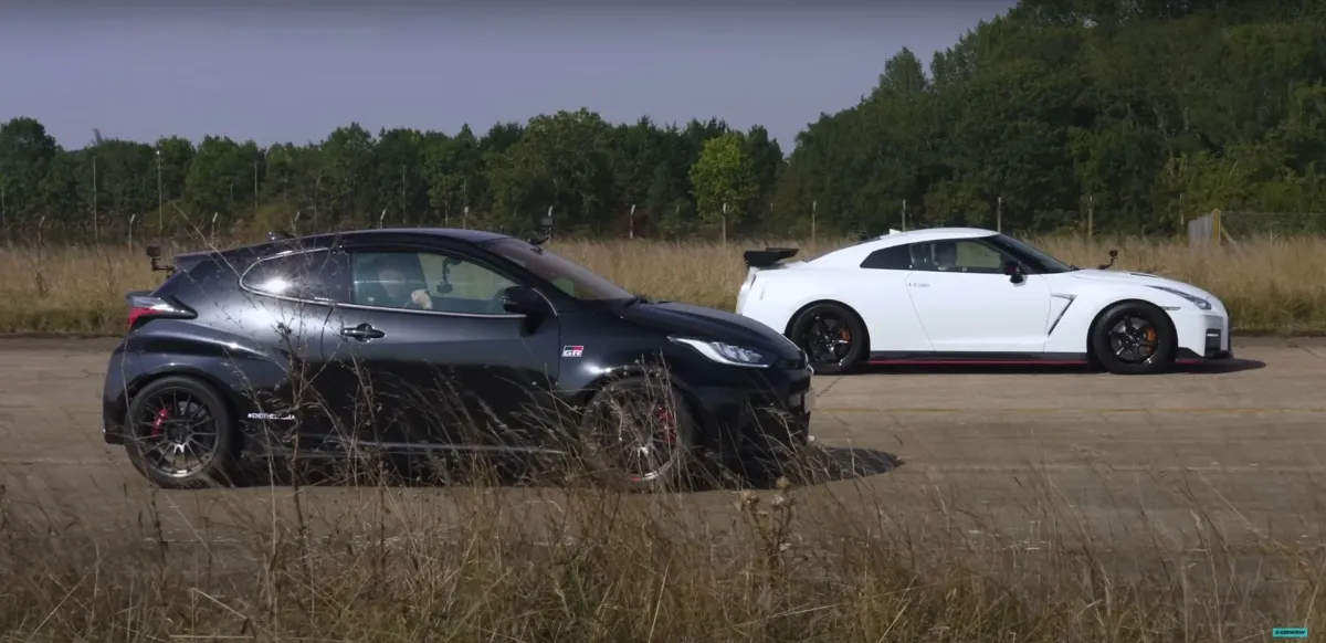 Nissan GTR Nismo vs Toyota GR Yaris: ¡Duelo de Titanes Japoneses!