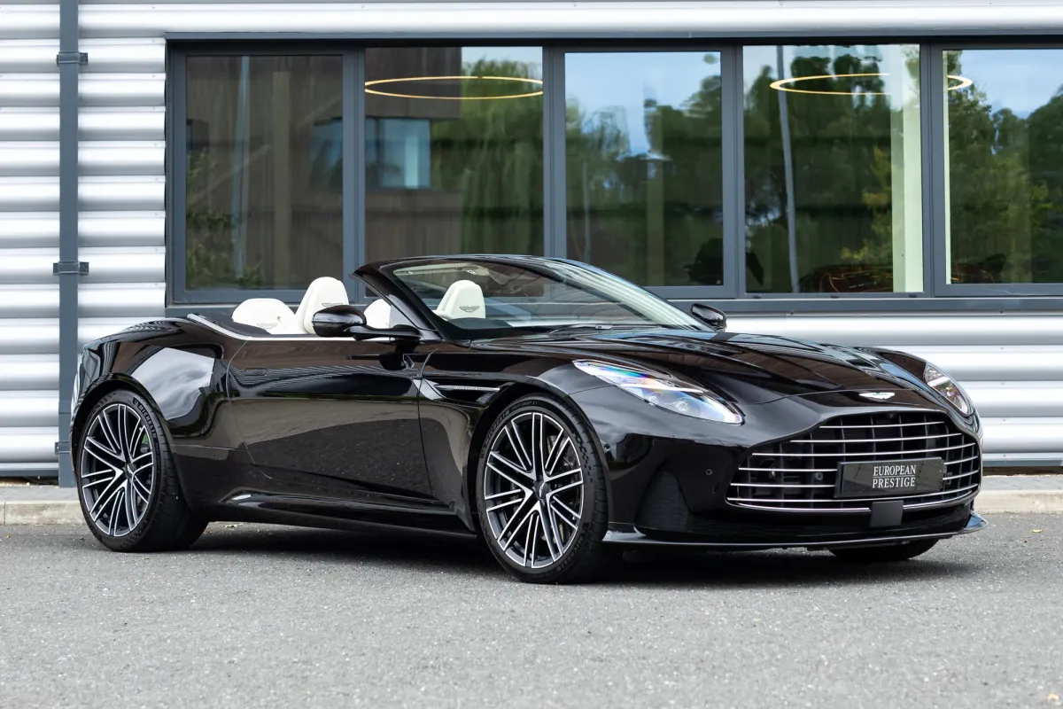 Aston Martin DB12 Volante 2024: Análisis Completo, Características y Experiencia de Conducción 🚗💨