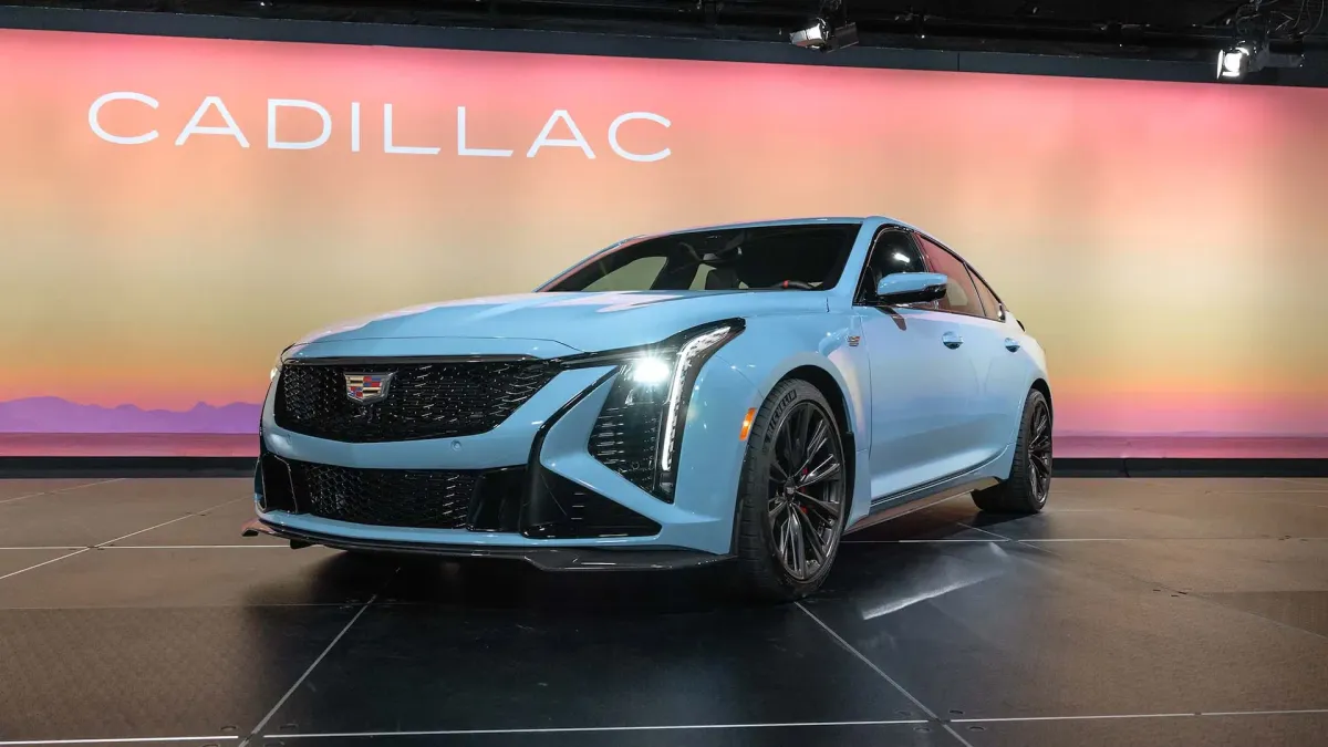 Cadillac CT5-V 2025: Análisis del Nuevo Diseño de Parrilla y Especificaciones