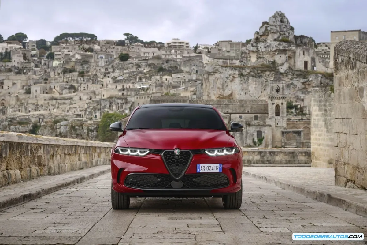 Alfa Romeo Intensa 2025: Serie Especial para Tonale, Stelvio y Giulia - Características, Precios y Especificaciones