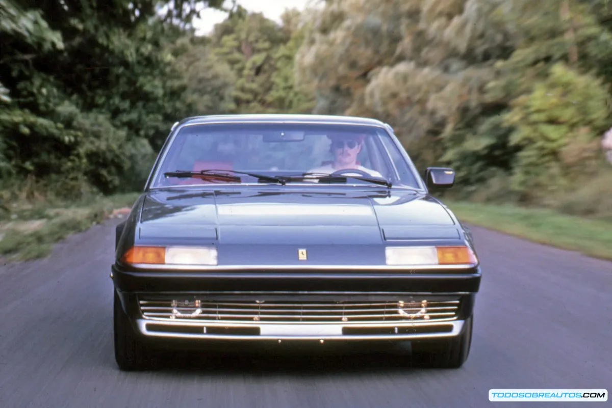 Ferrari 400i 1982: Prueba y Análisis del Gran Turismo Clásico - Elegancia y Rendimiento a Prueba de Tiempo