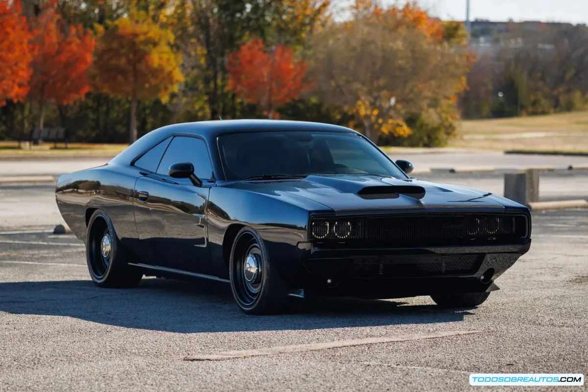 Dodge Challenger SRT Hellcat Restomod 2023: Muscle Car Clásico con Tecnología Moderna - Análisis Completo