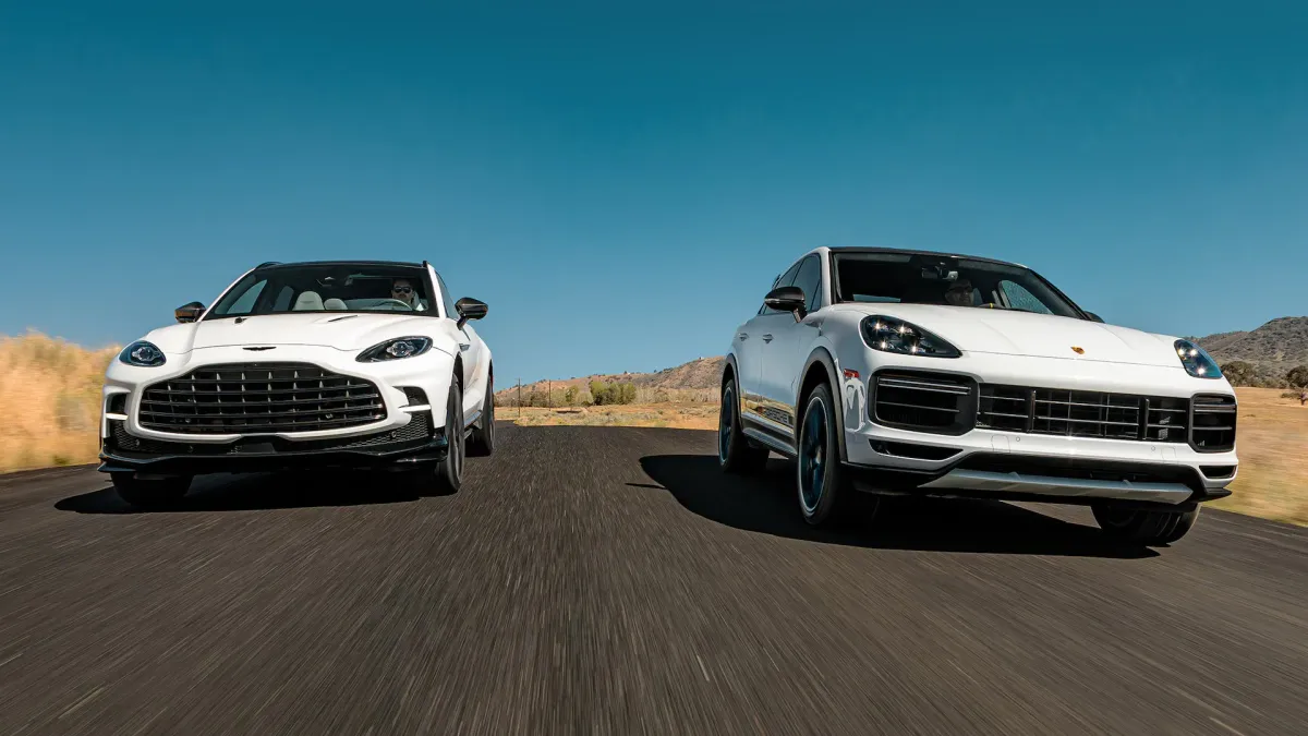 Porsche Cayenne Turbo GT vs Aston Martin DBX707: ¡La Batalla de los SUV de Alto Rendimiento! 🏆