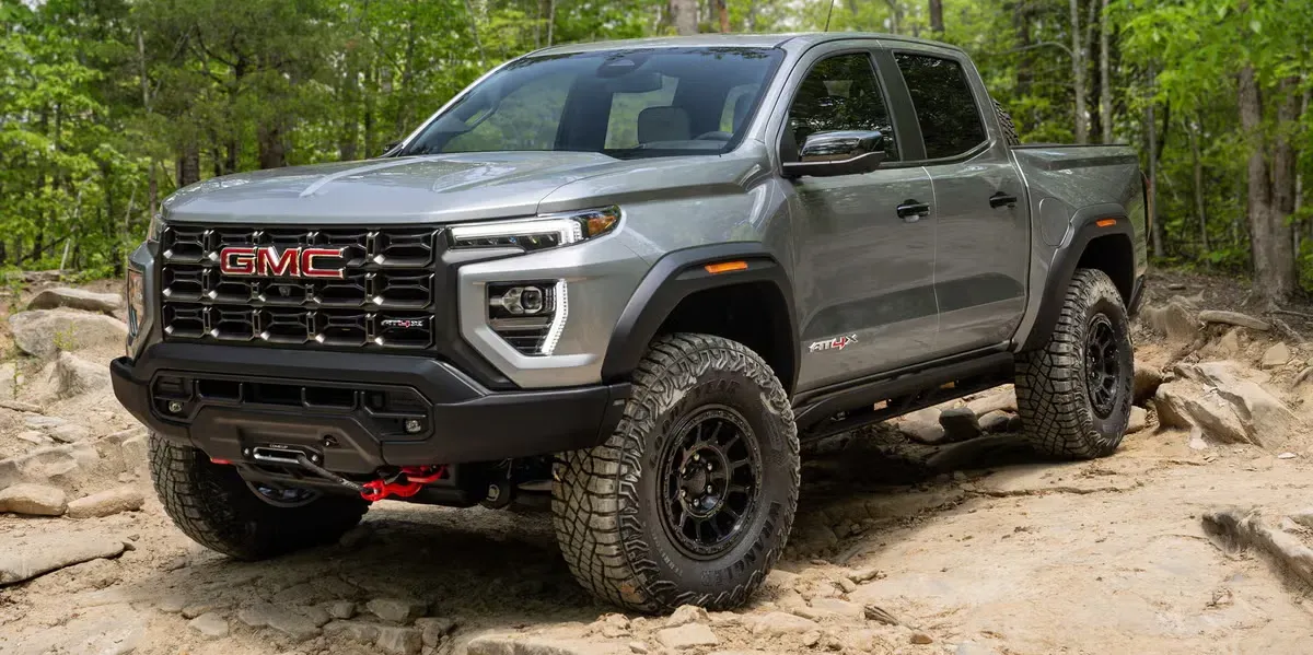 GMC Canyon 2025: Comparativa AT4 vs AT4X vs AT4X AEV Edition - ¡Descubre las Diferencias!