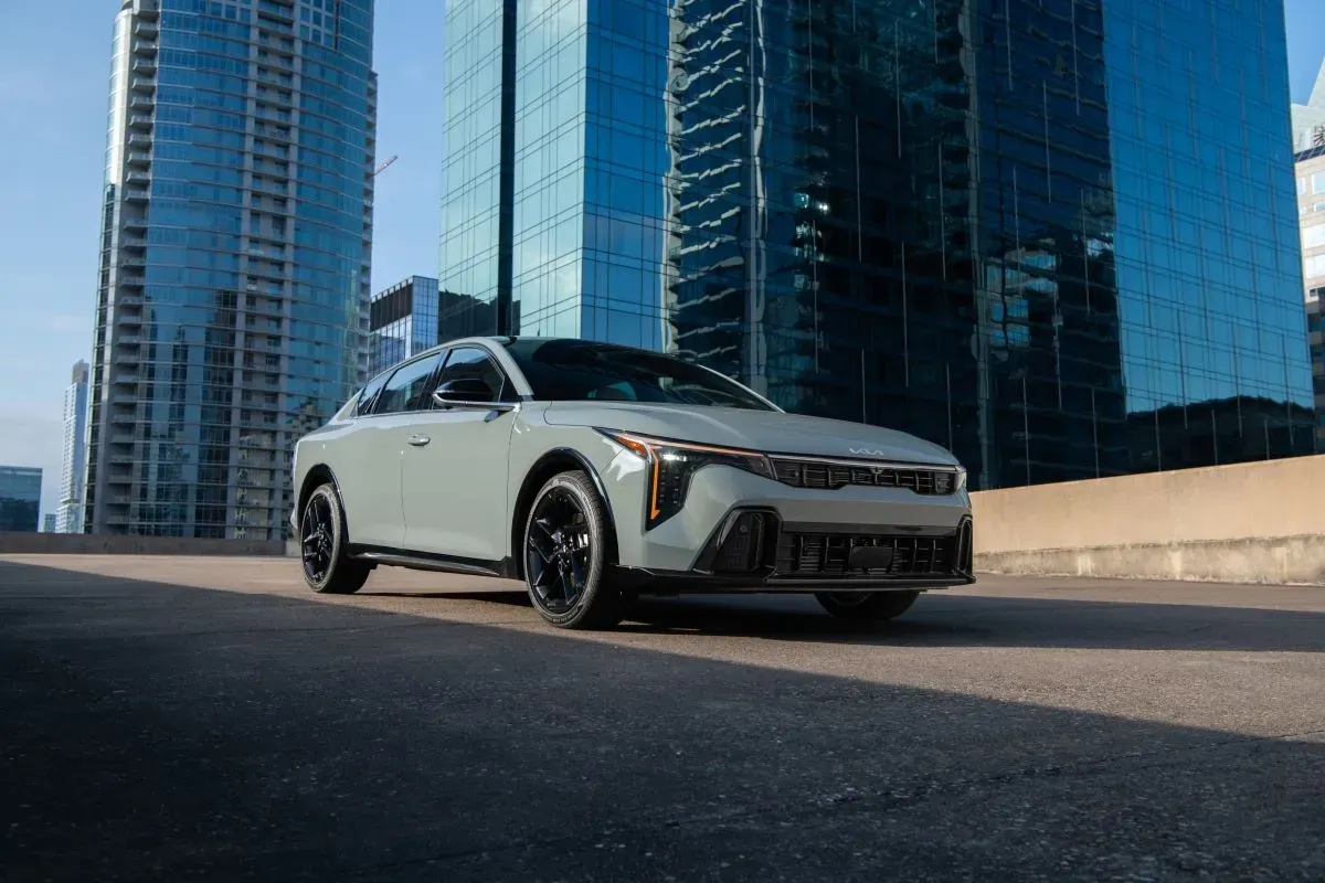 Kia revoluciona la configuración de autos con su nuevo configurador en TikTok para el K4 2025