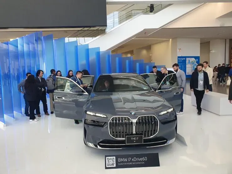 BMW en el CES 2024: Realidad Aumentada, IA y Experiencias Digitales del Futuro para Autos