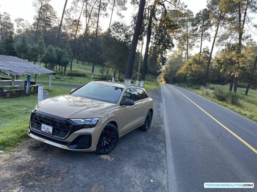 Audi Q8 TFSIe: Prueba de manejo del SUV híbrido enchufable – Consumo, potencia y experiencia de conducción