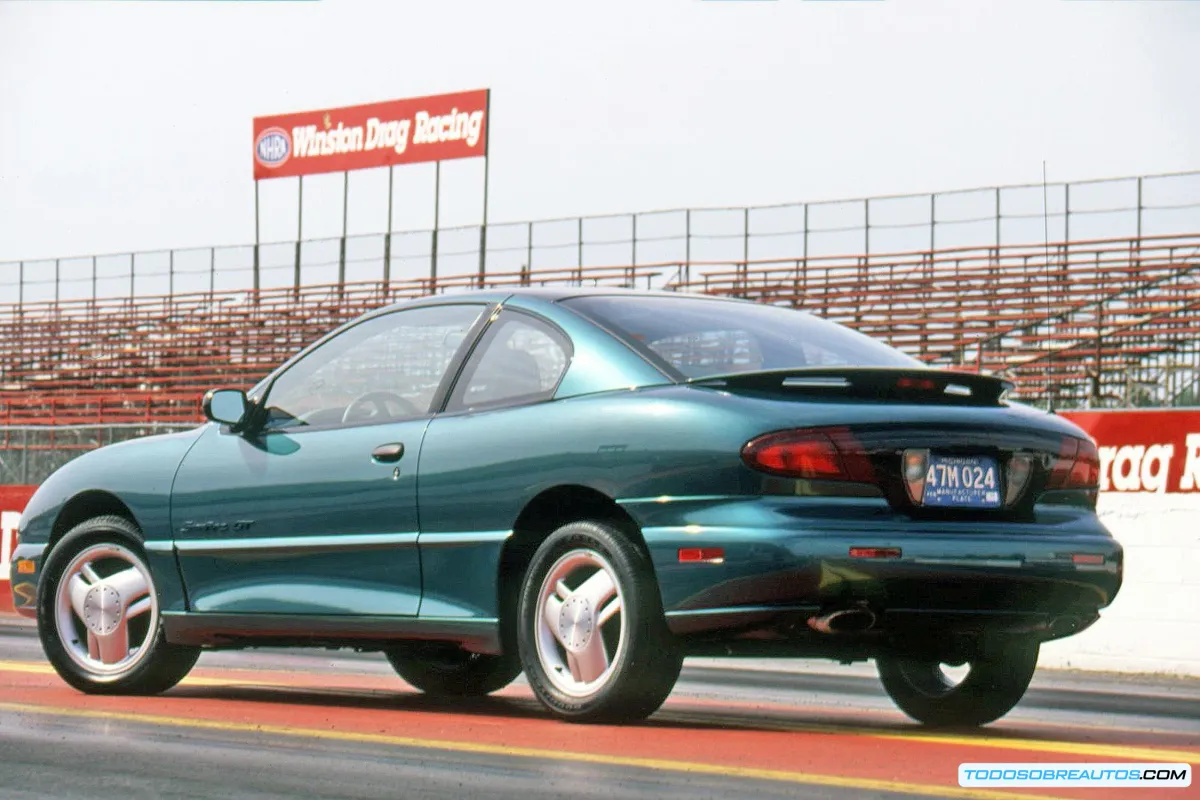 Pontiac Sunfire GT 1996: Prueba de Manejo y Análisis a Fondo - Experiencia Retro