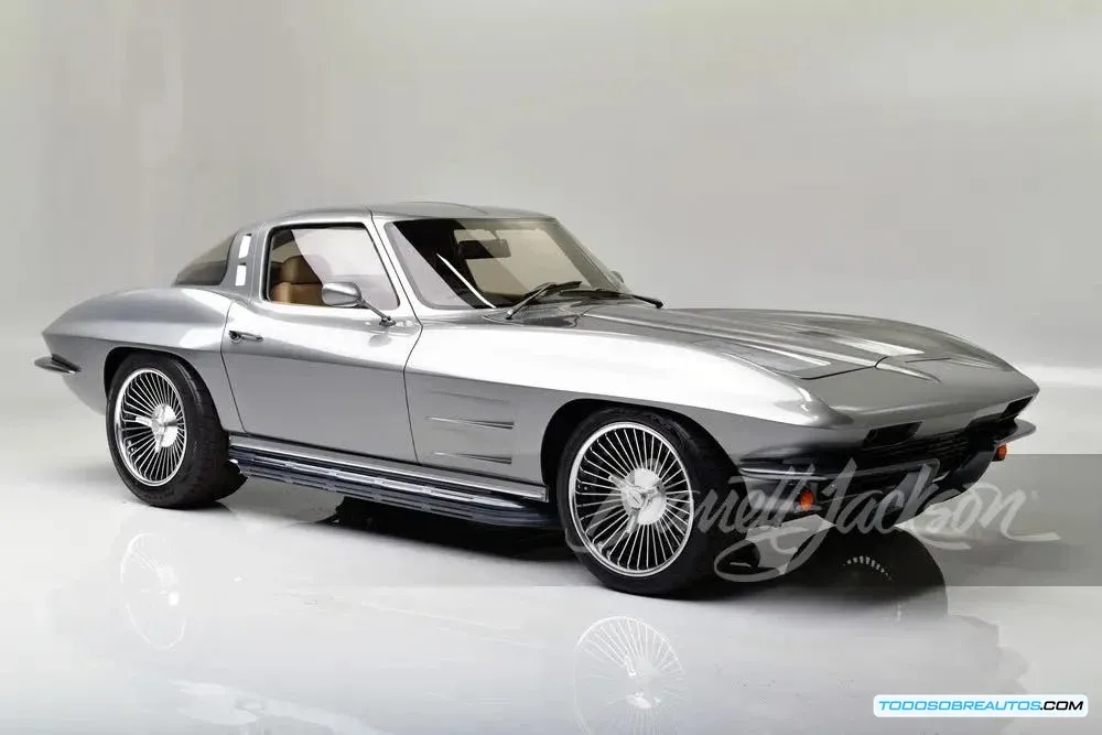 Chevrolet Corvette C2 Split-Window Reimaginado: Un Homenaje a Peter Brock con Detalles y Especificaciones