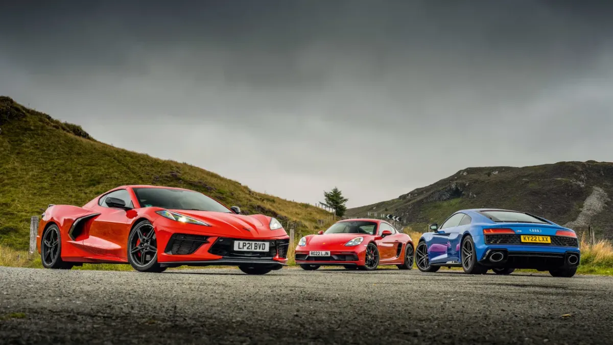 Chevrolet Corvette C8 Stingray vs. Porsche 911 Carrera vs. Audi R8 RWD: ¡Duelo de Titanes! ⚡️