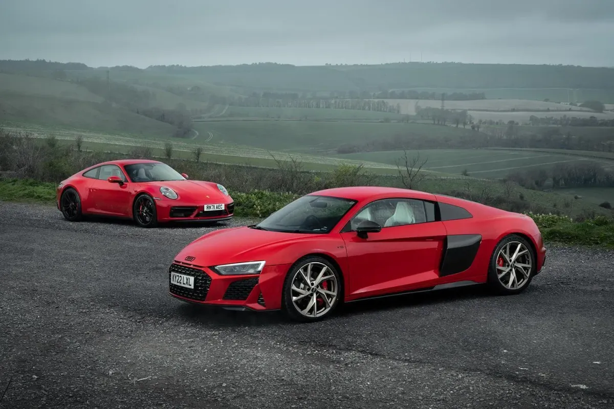 Audi R8 V10 RWD vs Quattro: ¿La tracción total hace la diferencia en la nieve? ❄️ 🚗💨