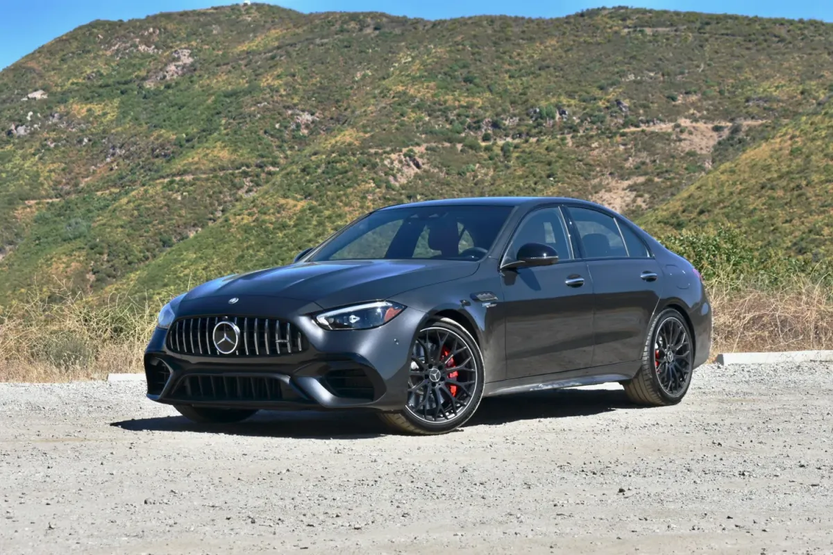 Mercedes-AMG C63 S E Performance 2025: Análisis a Fondo del Híbrido de 680 CV ⚡️