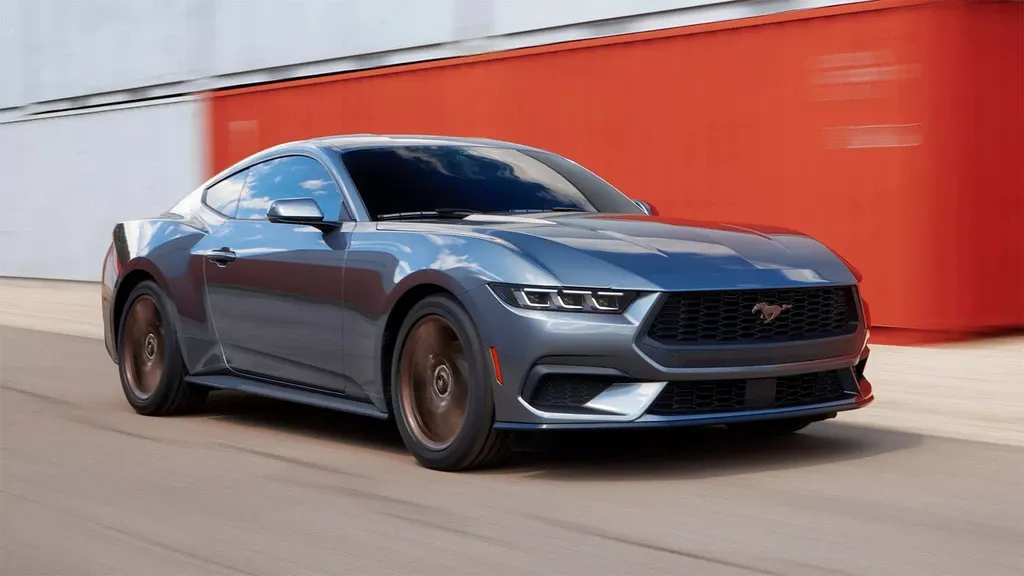 Ford Mustang 2024: Ventas históricas bajas, superado por el Mach-E eléctrico