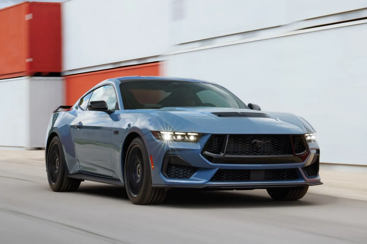 Ford Mustang 2023: El Último Rugido del V8 ¿o no? 🐴💨