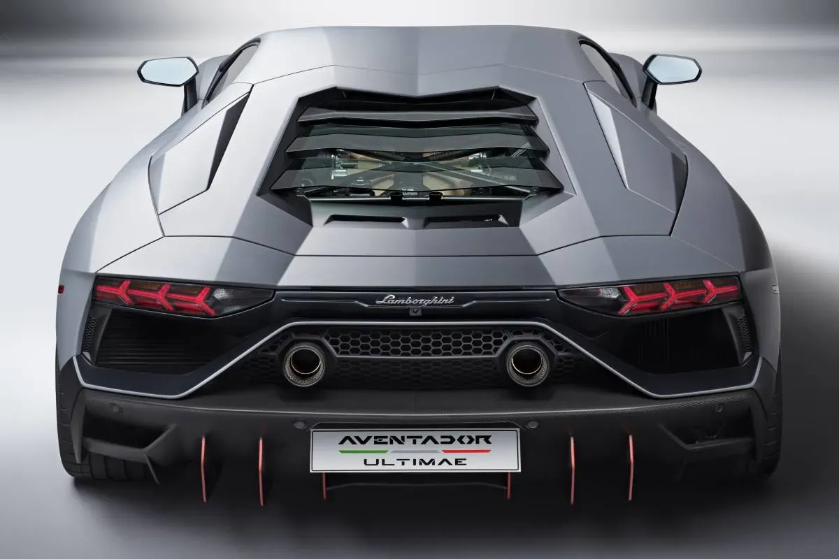 Lamborghini Aventador Ultimae: Análisis, Especificaciones y Comparativa con Otras Versiones