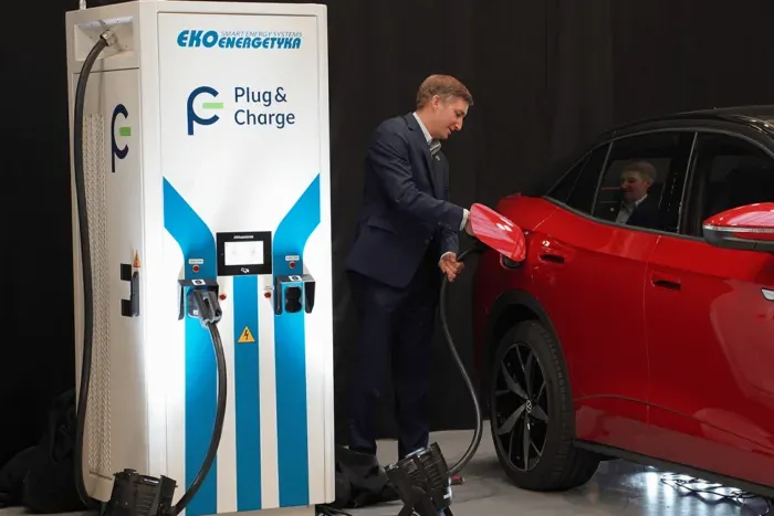 Plug and Charge Global: Parkopedia e Irdeto revolucionan la carga de vehículos eléctricos