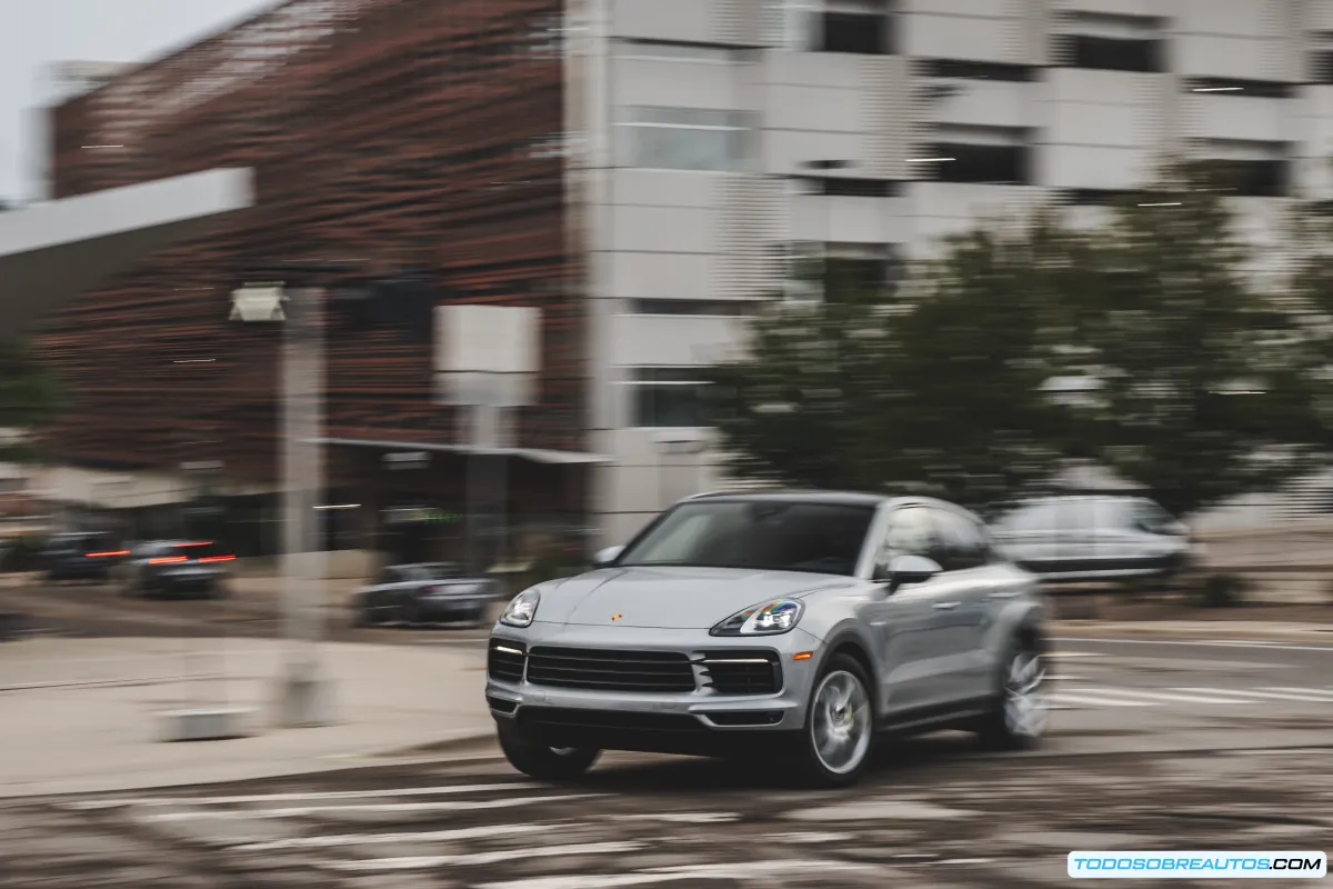 Porsche Cayenne E-Hybrid 2022: Análisis a Fondo, Precios y Opiniones Expertas en Chile