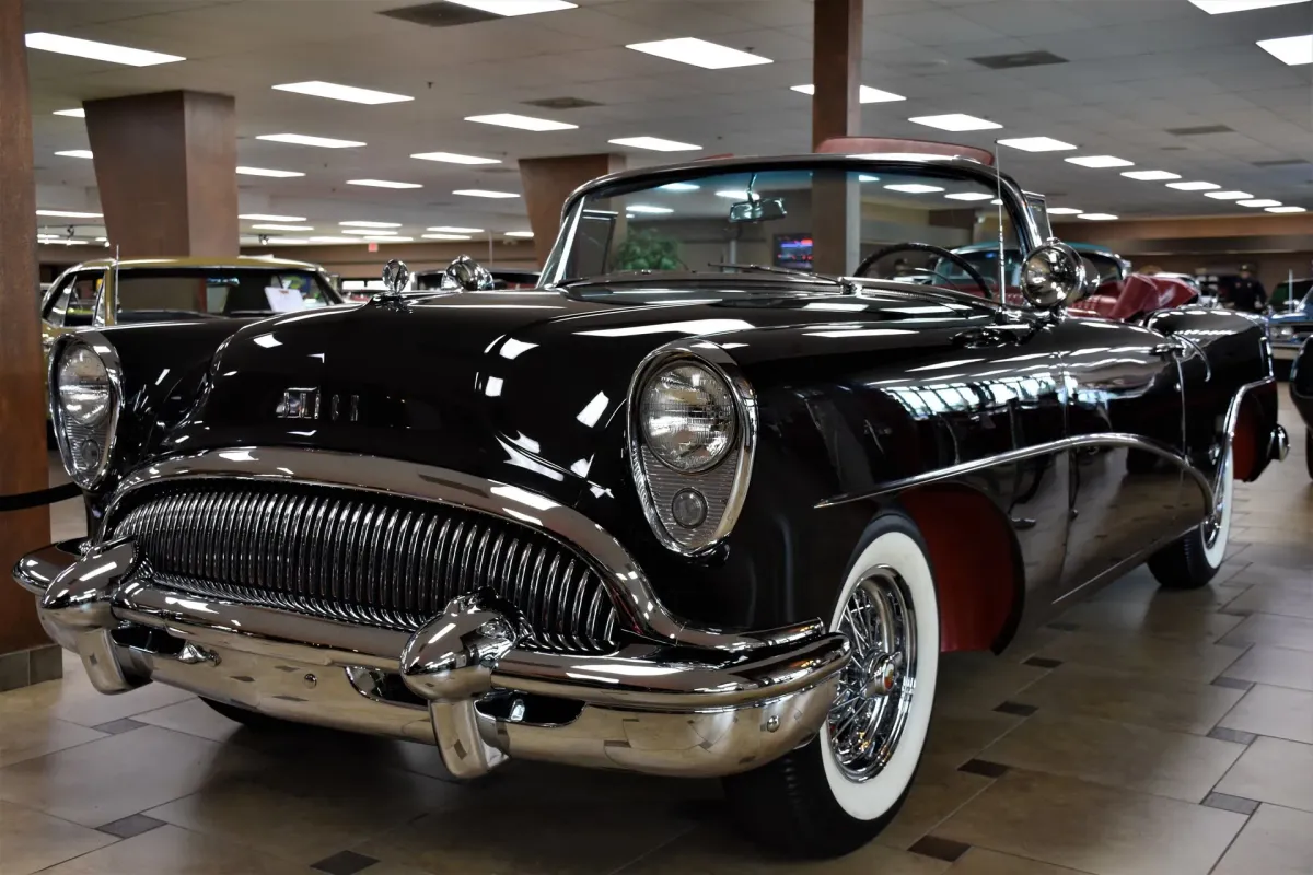 Buick Skylark 1954 Carlsbad Black: Un Clásico en Subasta en Glendale - Especificaciones y Detalles