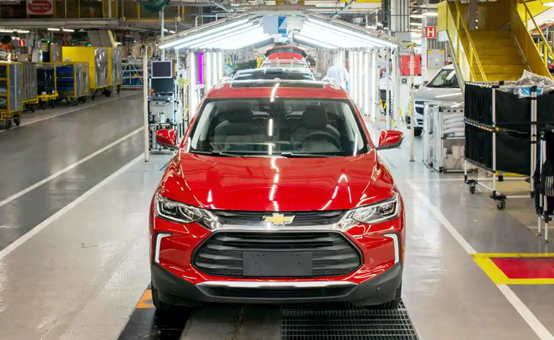 GM Brasil Reduce Producción del Chevy Onix: Despidos Parciales en Planta de Gravataí