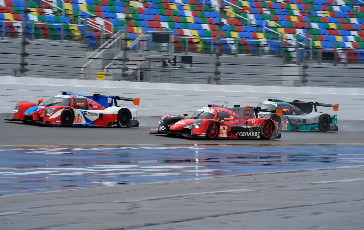 Drama en Daytona: Piloto de Corvette Racing Gesto Obsceno tras Incidente con BMW - Rolex 24 Hours 2025