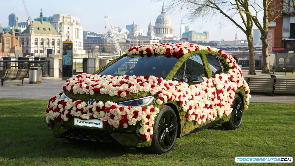 Volkswagen ID.3 GTX Performance Cubierto de Rosas: Celebrando el Amor Eléctrico en Londres