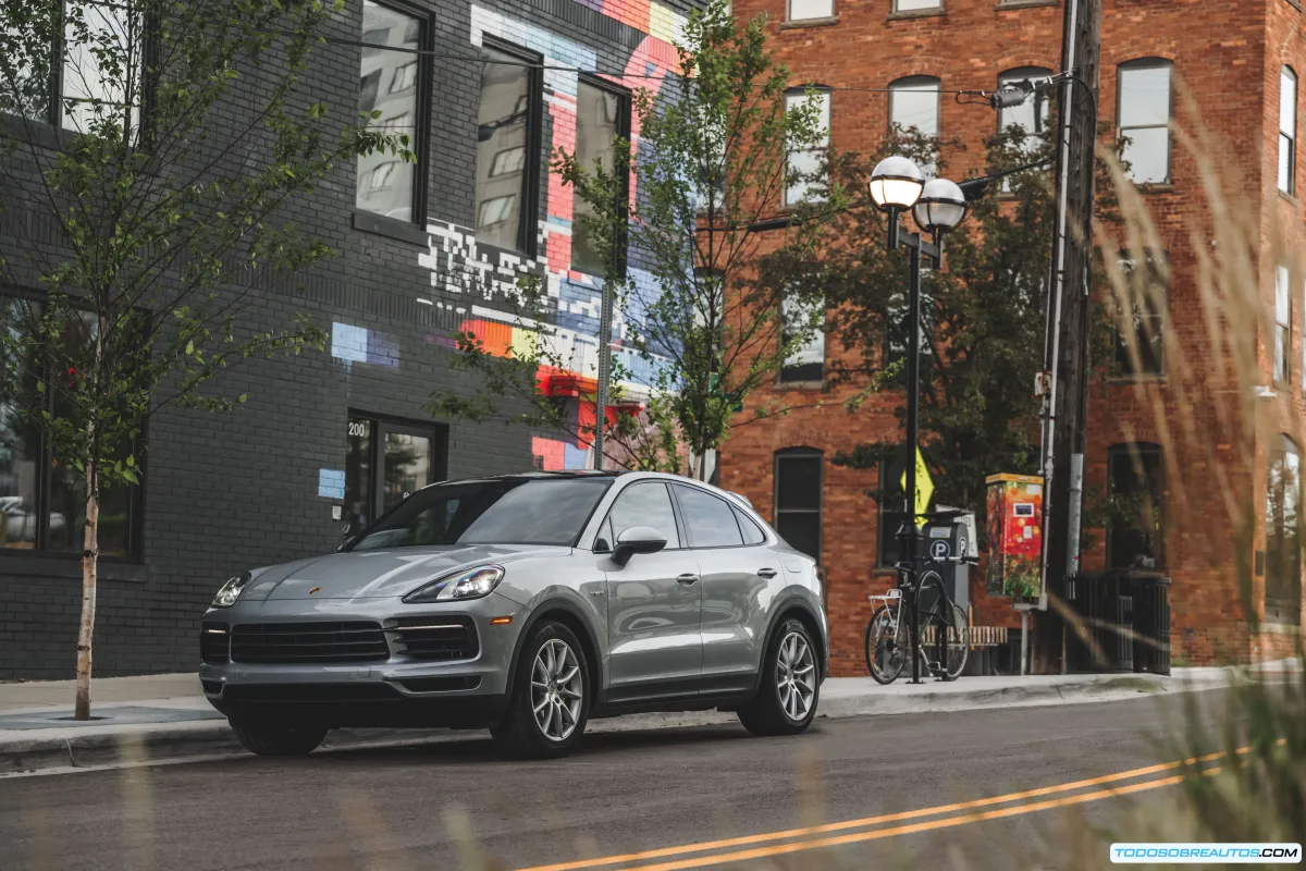 Porsche Cayenne Híbrido 2023: Análisis a Fondo del SUV de Lujo con Prestaciones Deportivas y Eficiencia Eléctrica