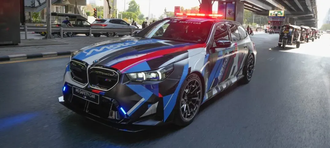 BMW M5 Touring MotoGP Safety Car 2025: Potencia Híbrida para la Seguridad en la Pista