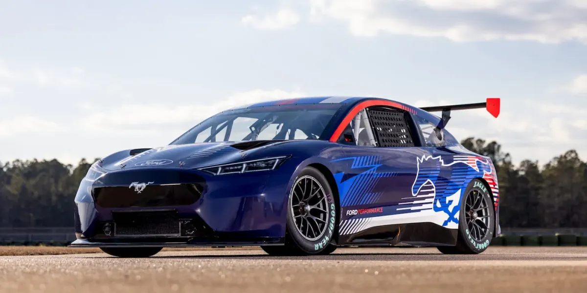 Ford Mustang Mach-E NASCAR: Prototipo Eléctrico - Análisis, Especificaciones y Futuro del Deporte Motor