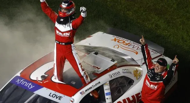 Jesse Love gana la Xfinity Series en Daytona 2025: RCR Chevy domina tras el Caos