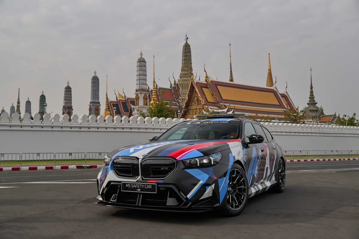 BMW M5 Touring MotoGP Safety Car 2025: Potencia híbrida en la pista