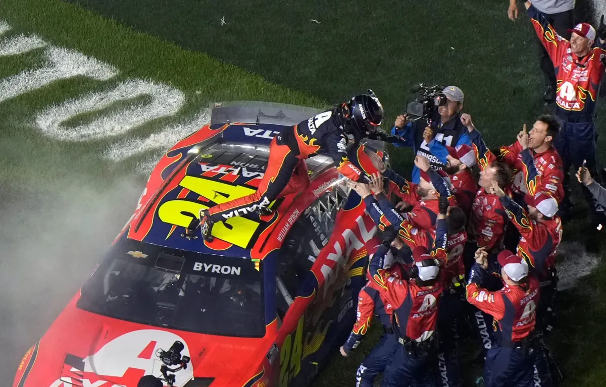 William Byron Hace Historia: Victoria Consecutiva en la Daytona 500 al Volante del Chevy No. 24