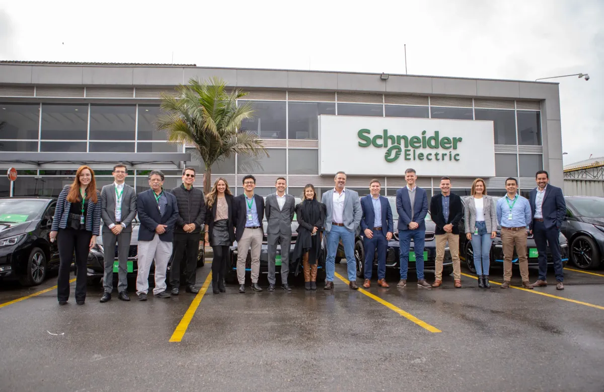 Schneider Electric revoluciona la seguridad automotriz: IA para prevenir riesgos en la producción de autos