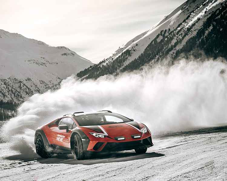 Lamborghini Accademia Neve: 10 Años de Adrenalina en el Hielo - Urus SE, Revuelto y Huracán Sterrato en Acción