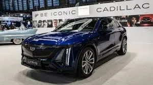 Cadillac en Rétromobile 2025: El Legado Clásico se Une al Futuro Eléctrico en París