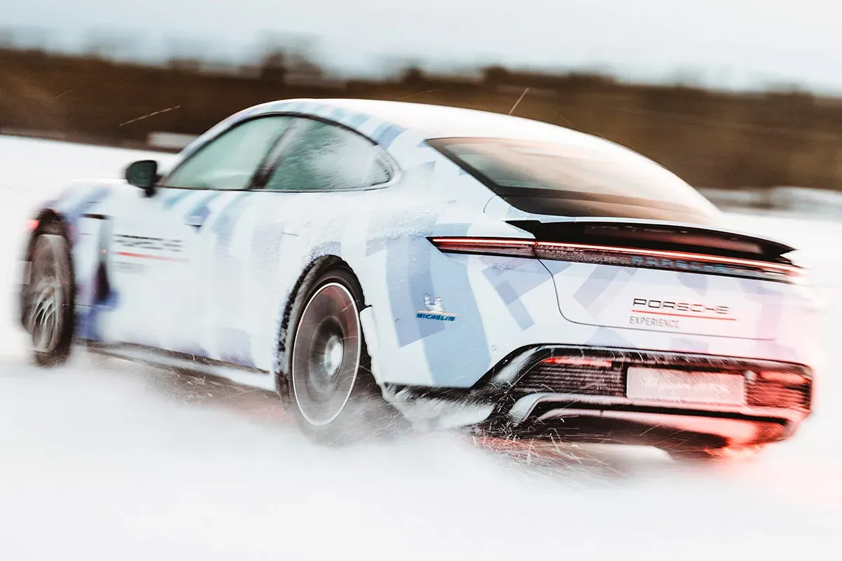 Récord Guinness: Porsche Taycan GTS realiza el derrape sobre hielo más largo de la historia (17.503 km)