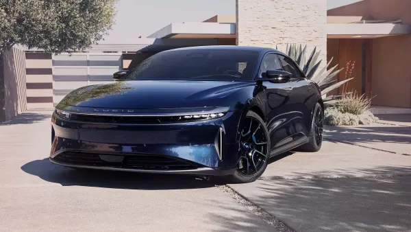 Lucid Air Sapphire Azul Oscuro