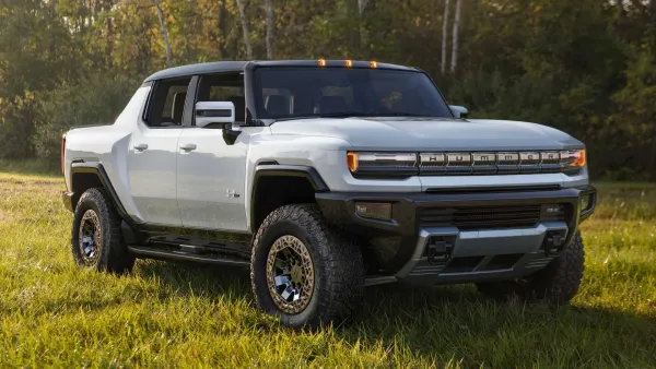 GMC Hummer EV Plateado