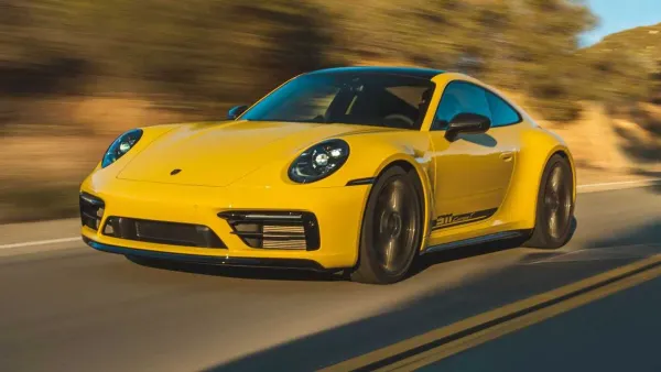 Porsche 911 Carrera T Amarillo