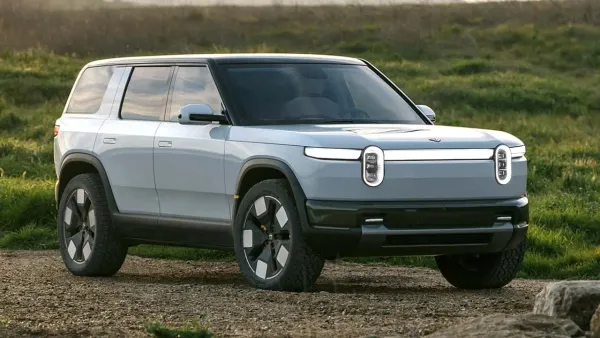 Rivian R2 Azul claro