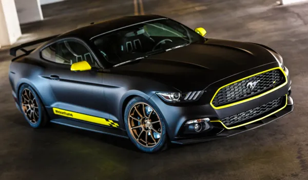 Ford Mustang Negro con Modificaciones