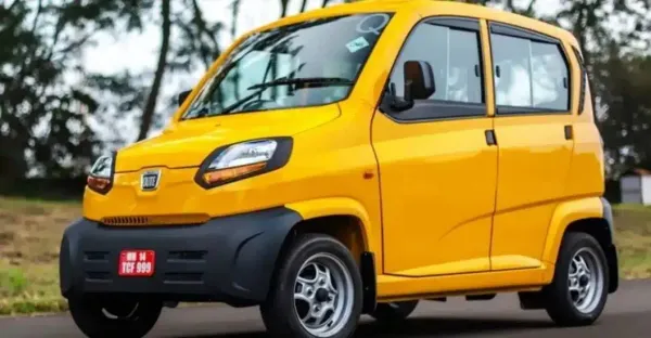 Bajaj Qute Amarillo