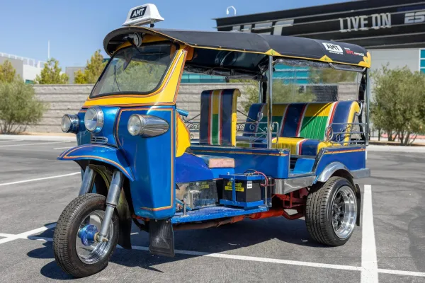 Tuk Tuk Azul y Amarillo