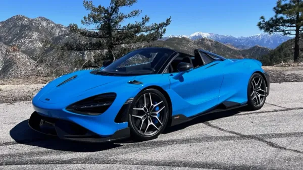 McLaren 765LT Azul